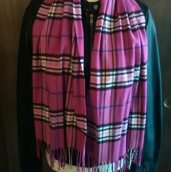 NWOT Cashmere feel pink plaid scarf - Picture 2 of 2